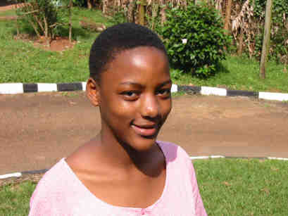 14 årige Pauline, som flere af læserne har støttet med skolepenge